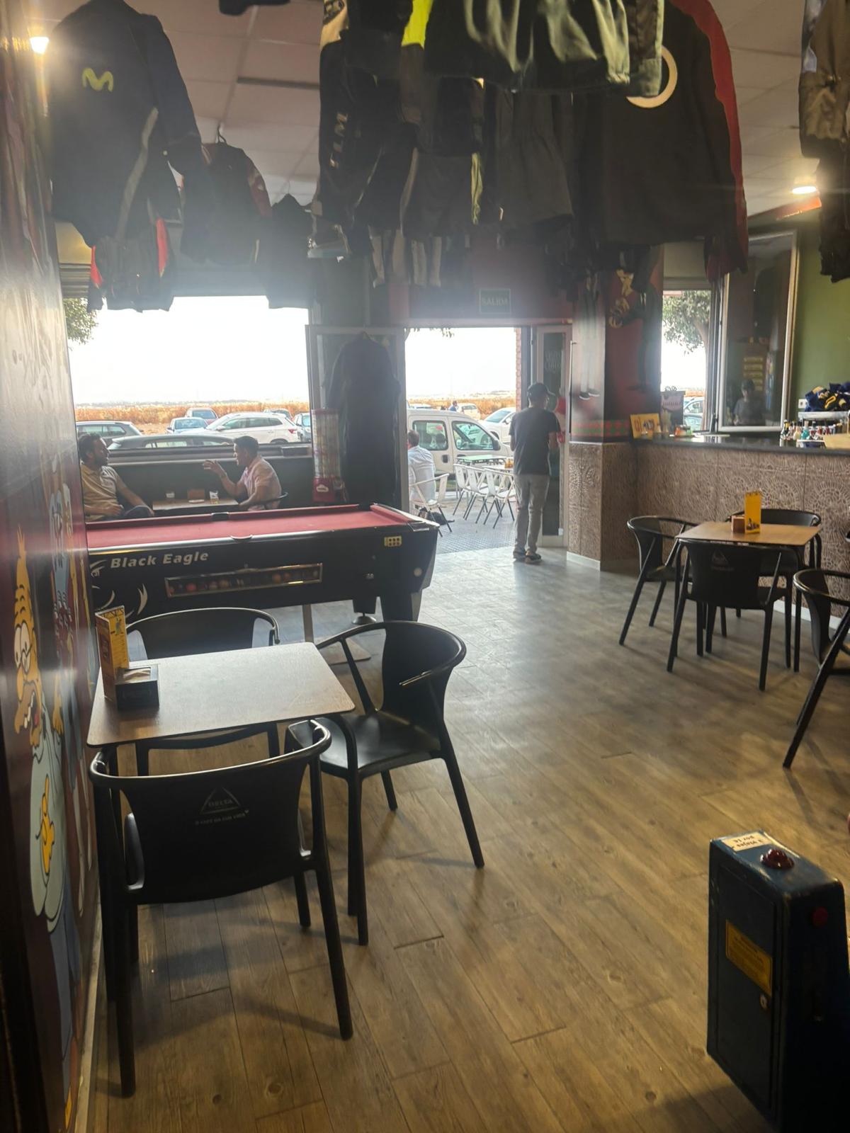 Taberna de Moe se alquila y traspasa