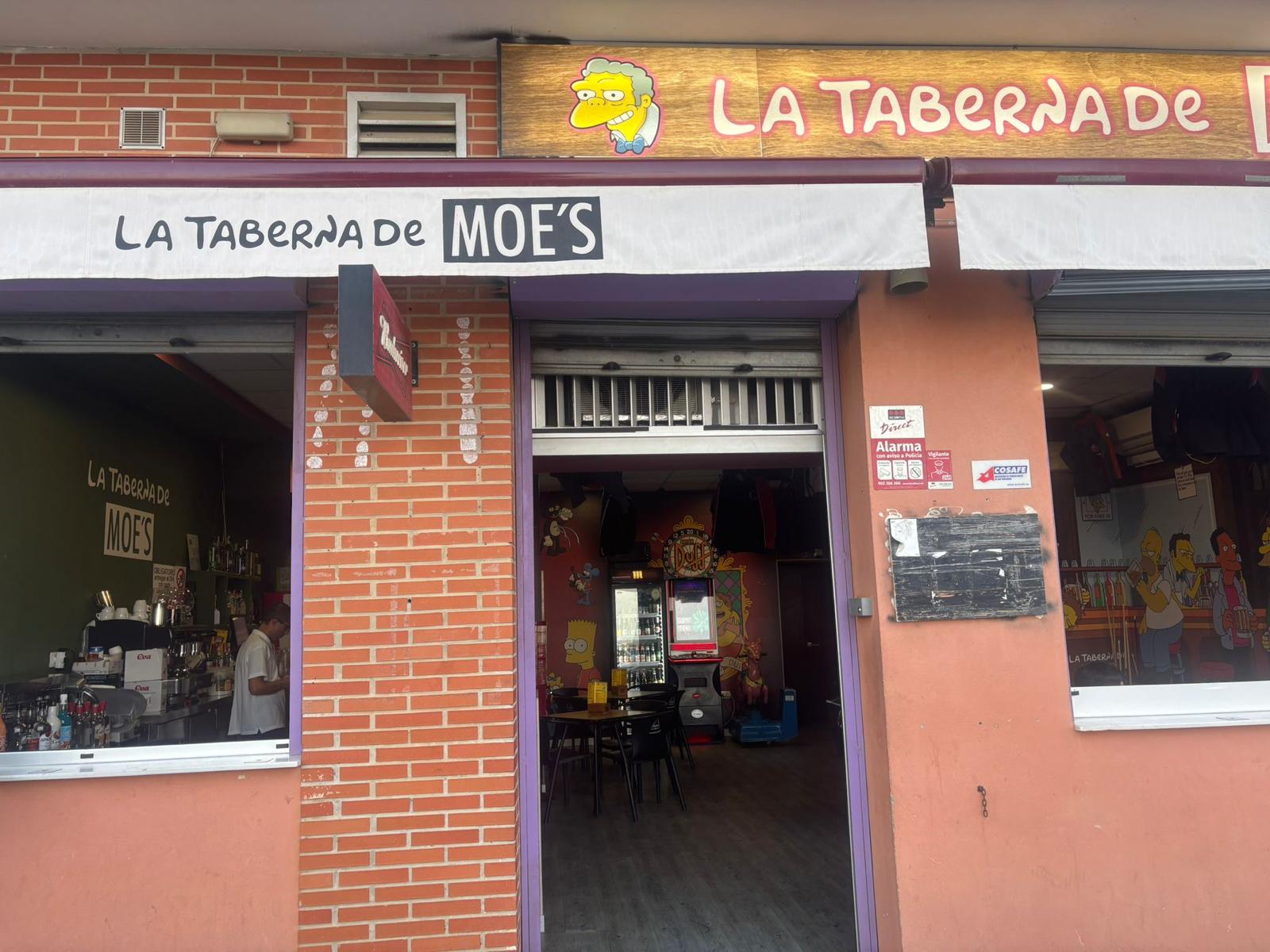 Taberna de Moe se alquila y traspasa