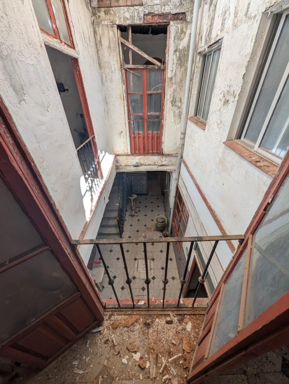 Edificio para rehabilitar en el centro de Sevilla, junto a la Alameda