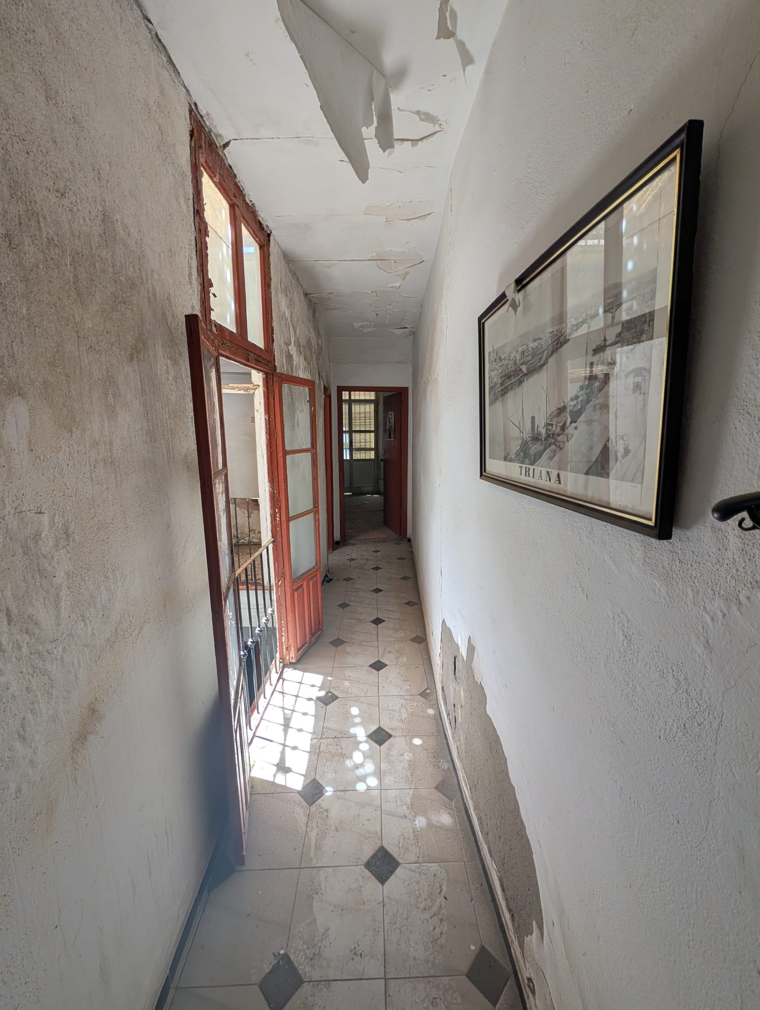 Edificio para rehabilitar en el centro de Sevilla, junto a la Alameda