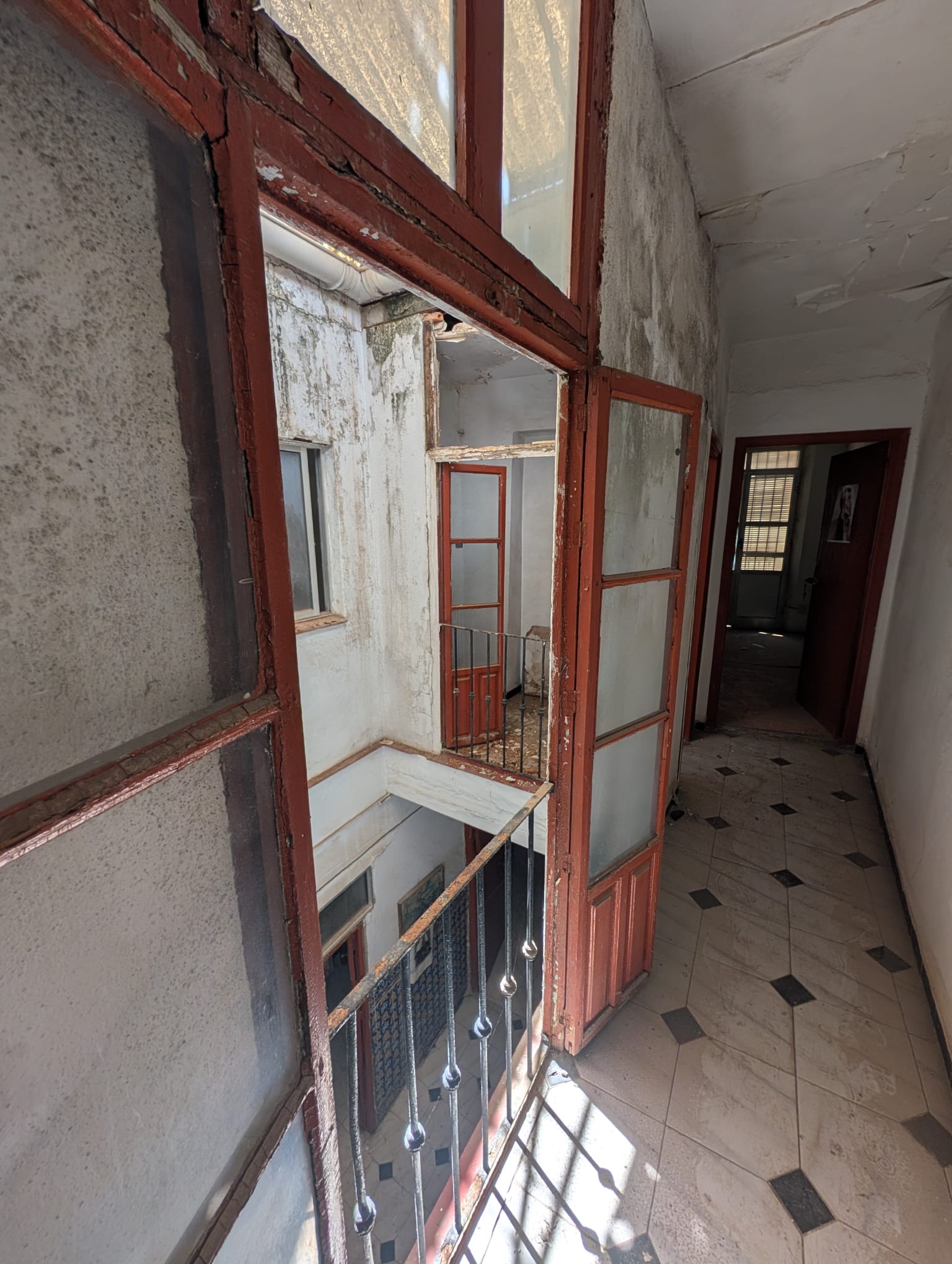 Edificio para rehabilitar en el centro de Sevilla, junto a la Alameda