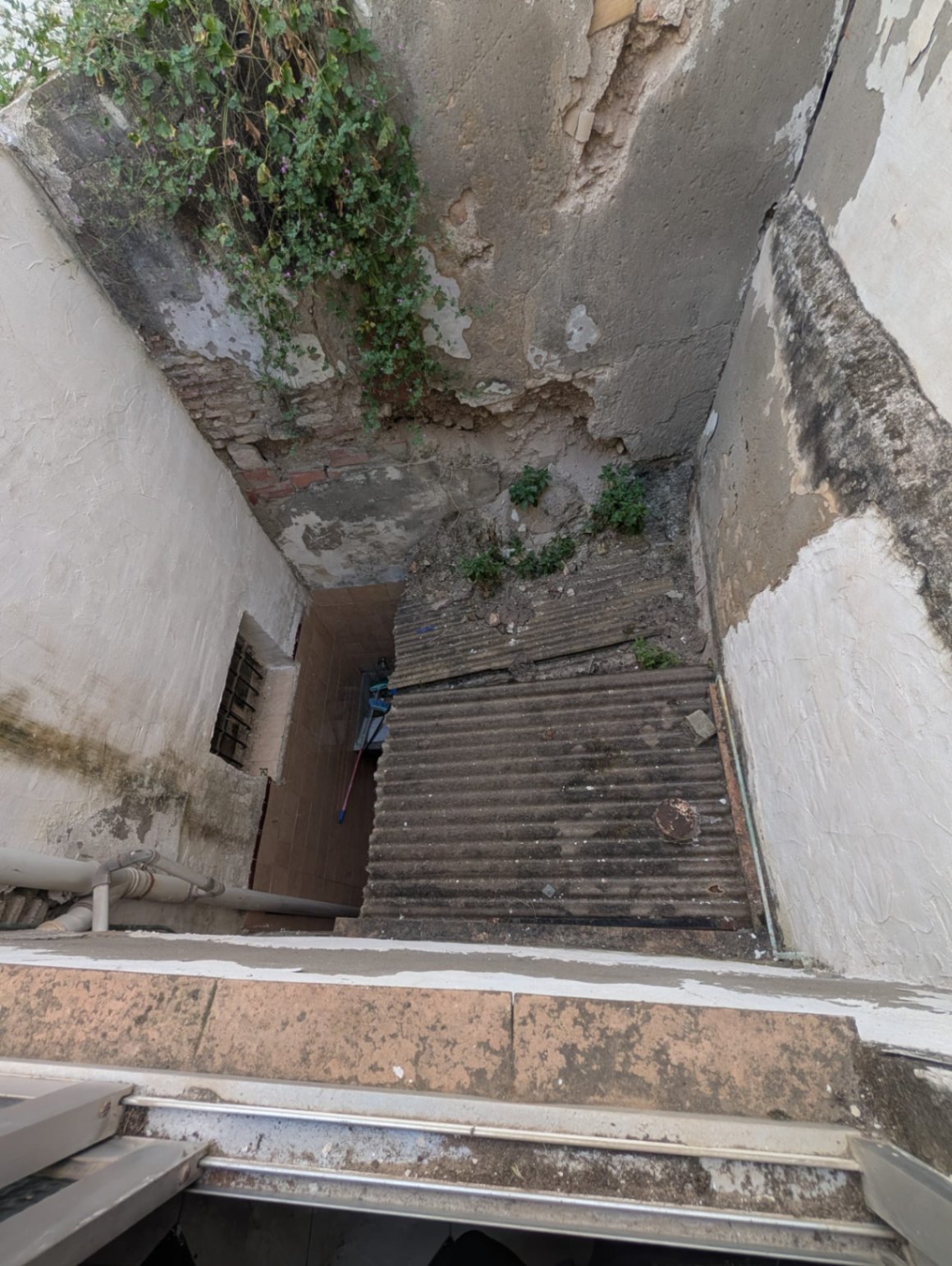 Edificio para rehabilitar en el centro de Sevilla, junto a la Alameda