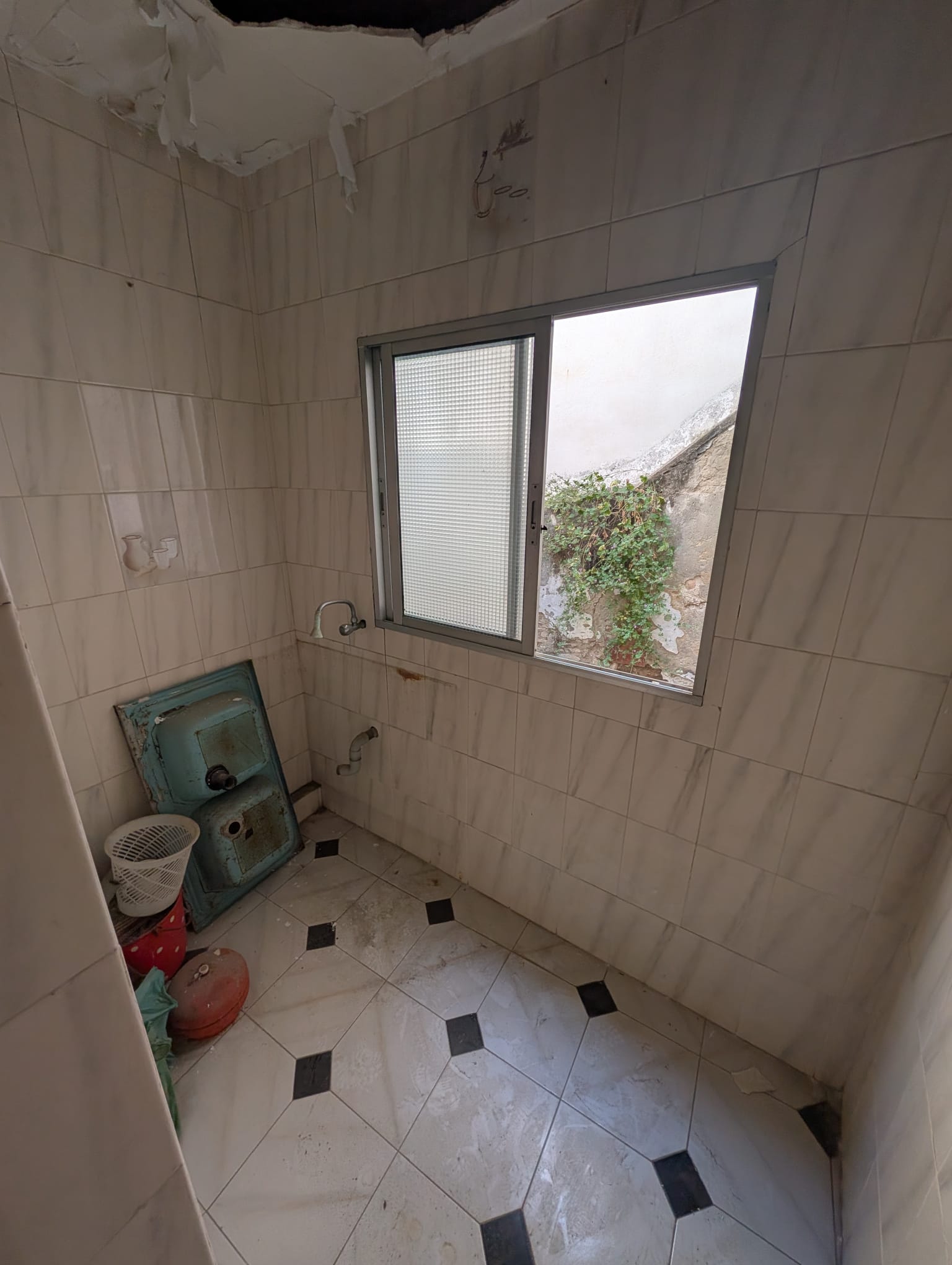 Edificio para rehabilitar en el centro de Sevilla, junto a la Alameda