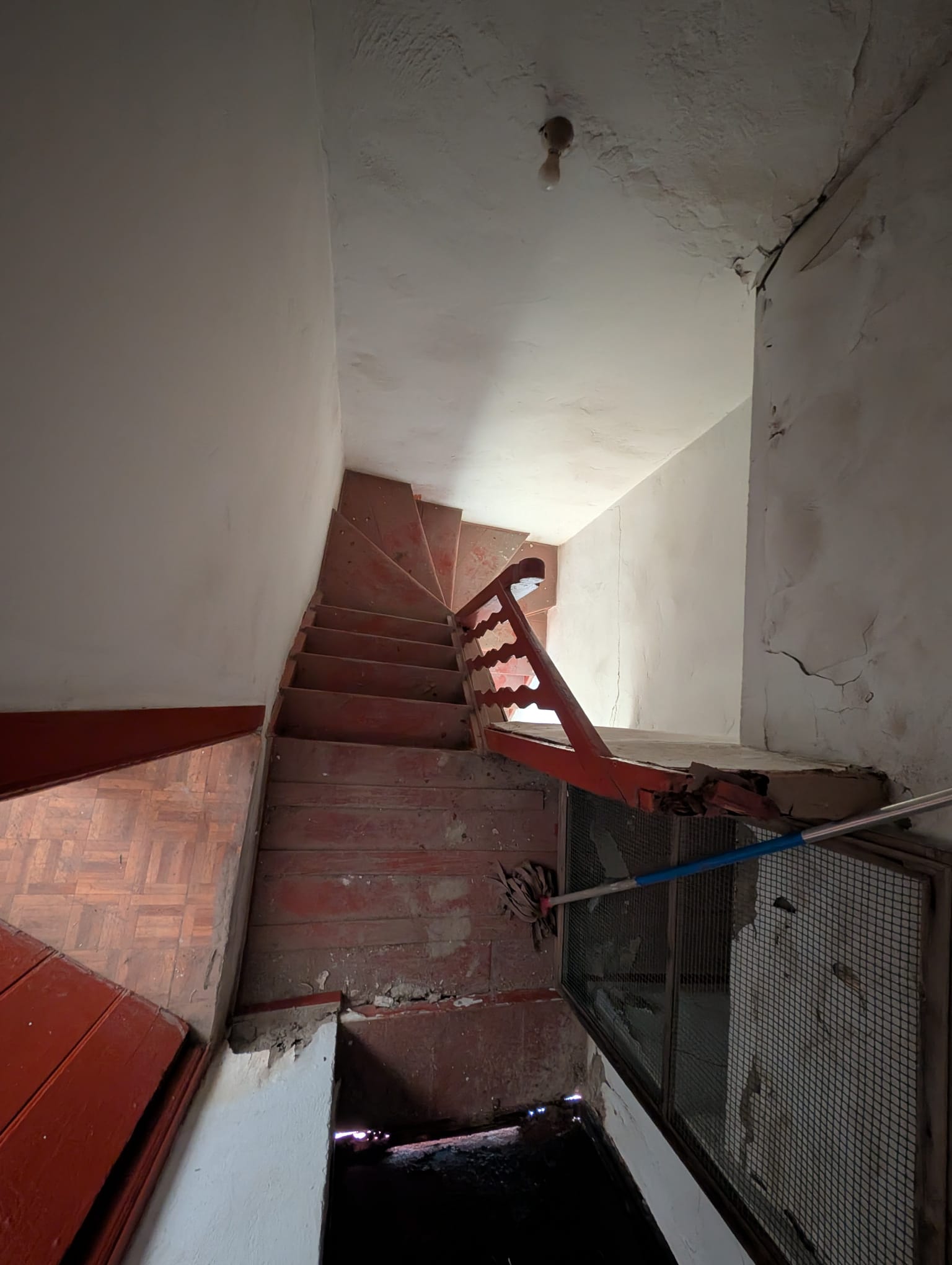 Edificio para rehabilitar en el centro de Sevilla, junto a la Alameda