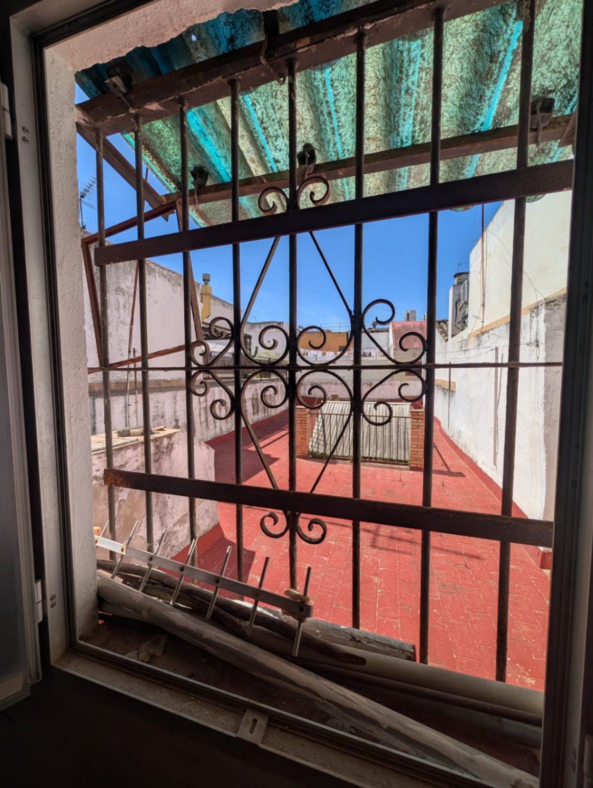 Edificio para rehabilitar en el centro de Sevilla, junto a la Alameda