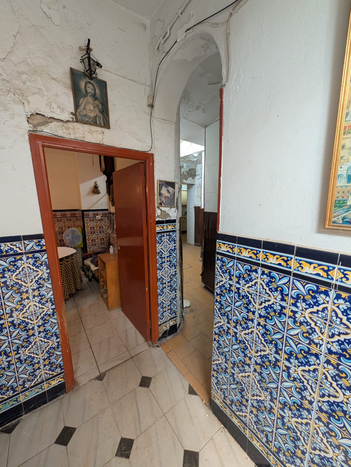 Edificio para rehabilitar en el centro de Sevilla, junto a la Alameda
