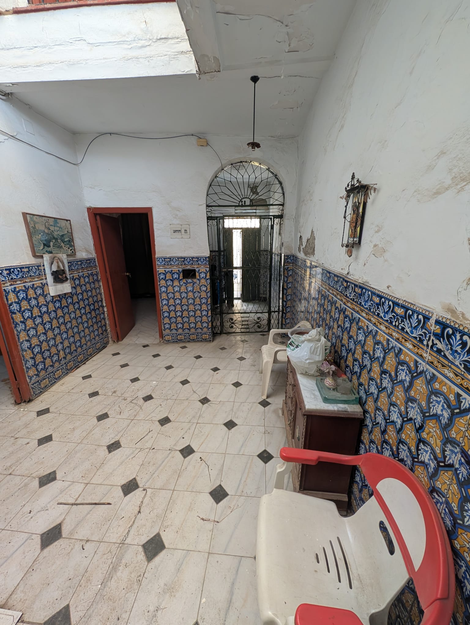 Edificio para rehabilitar en el centro de Sevilla, junto a la Alameda