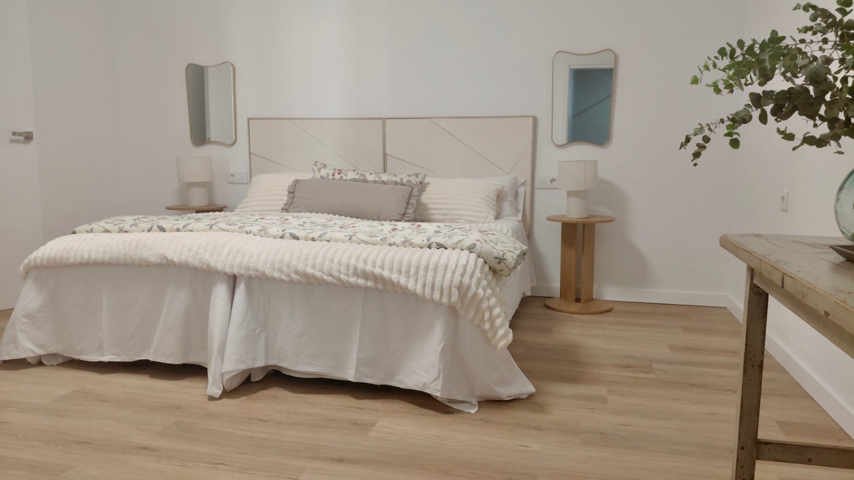 CHALET INDEPENDIENTE CON 4 DORMITORIOS, PARCELA Y APARCAMIENTO PROPIO EN CHICLANA