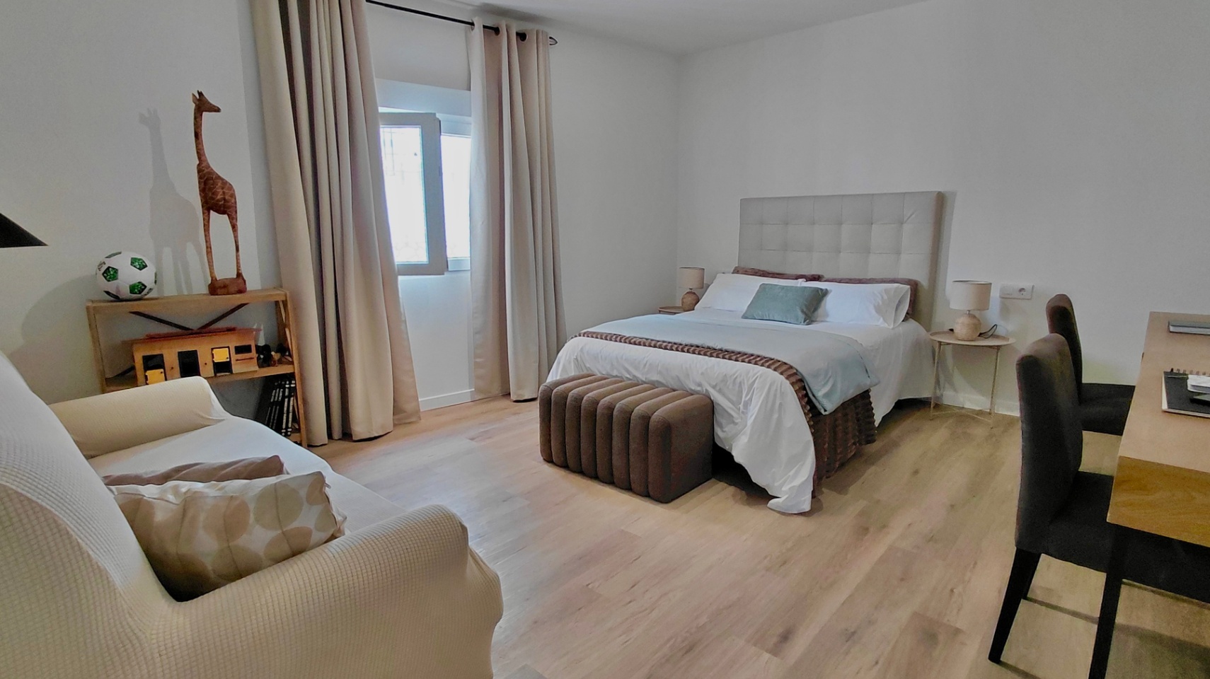 CHALET INDEPENDIENTE CON 4 DORMITORIOS, PARCELA Y APARCAMIENTO PROPIO EN CHICLANA