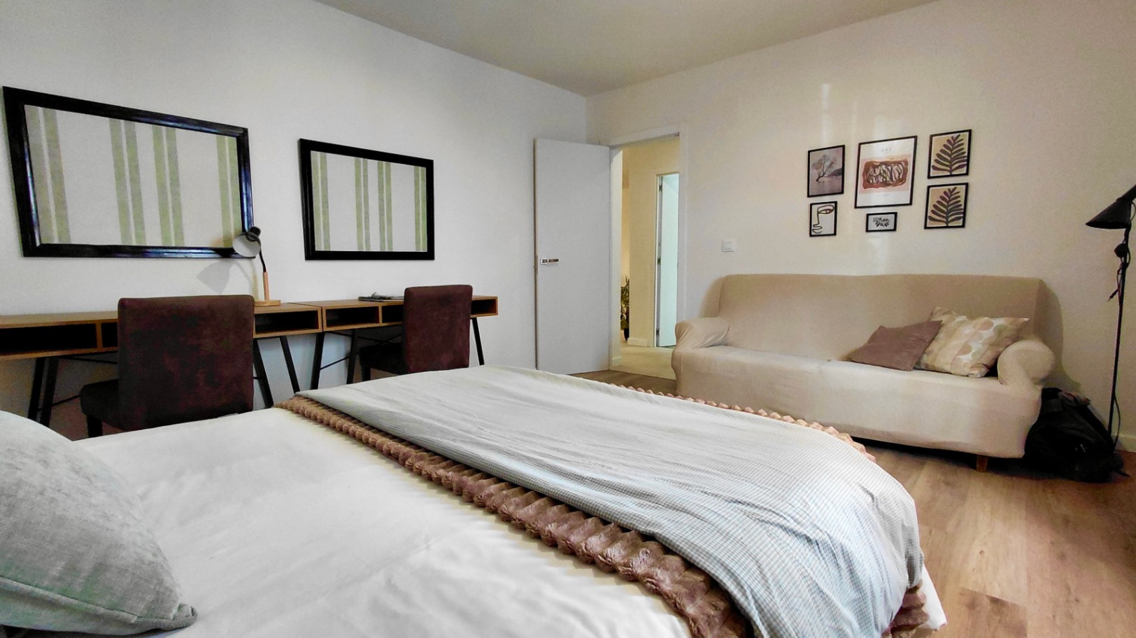 CHALET INDEPENDIENTE CON 4 DORMITORIOS, PARCELA Y APARCAMIENTO PROPIO EN CHICLANA