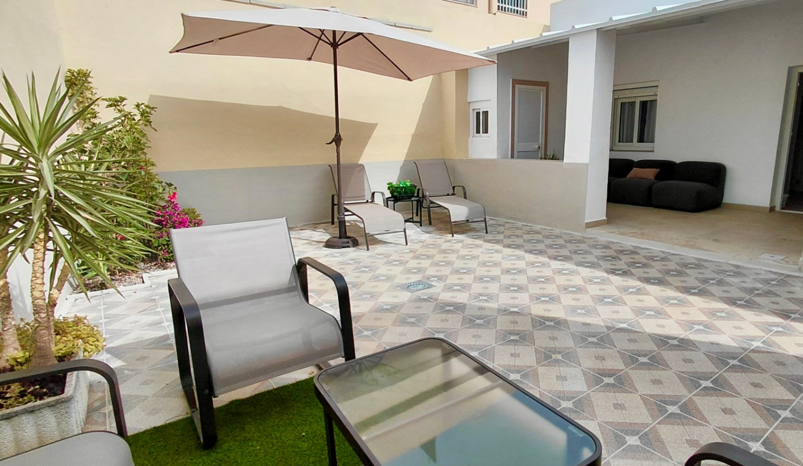 CHALET INDEPENDIENTE CON 4 DORMITORIOS, PARCELA Y APARCAMIENTO PROPIO EN CHICLANA